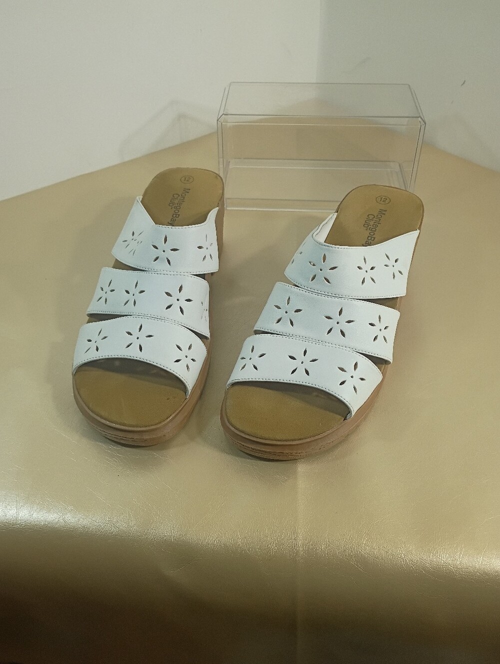 Montego Bay Club Women's SZ 12 White Daisy Strappy Block Wedge Sandals .